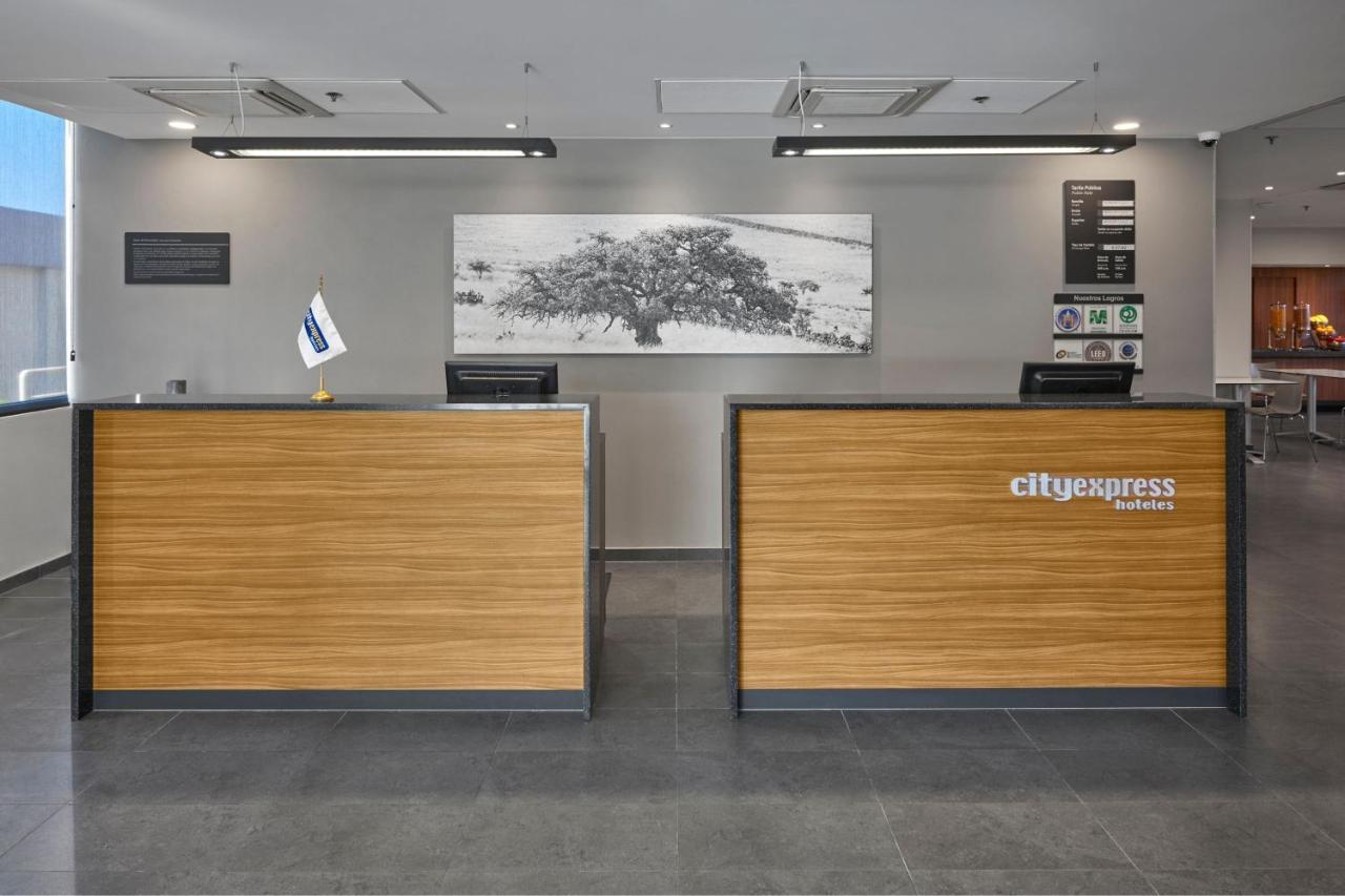 City Express By Marriott Toluca Exterior photo