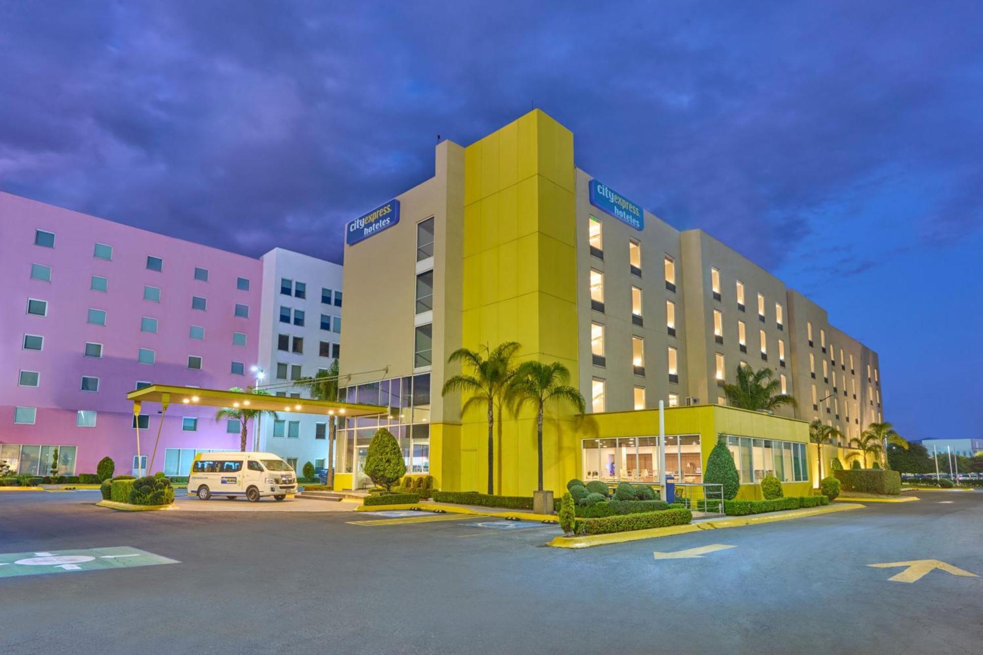 City Express By Marriott Toluca Exterior photo