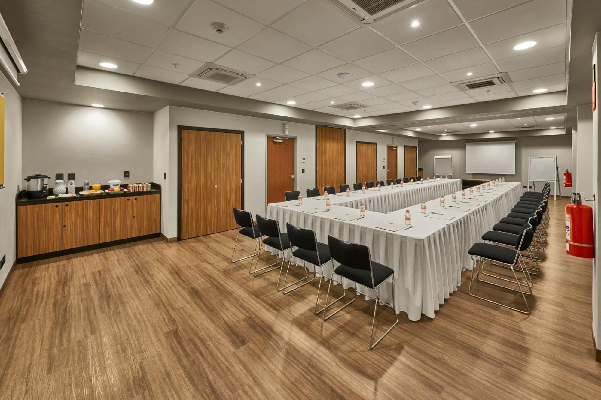 City Express By Marriott Toluca Exterior photo