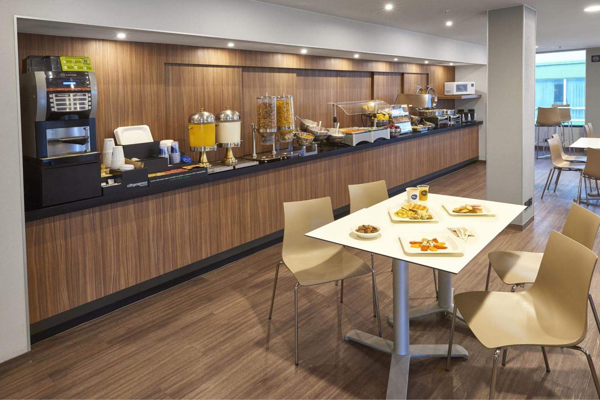 City Express By Marriott Toluca Exterior photo
